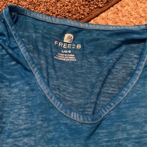 Free 2 B blue tee large - Picture 3 of 3